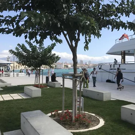 With Large Garden In The Heart Of Lejlighed *